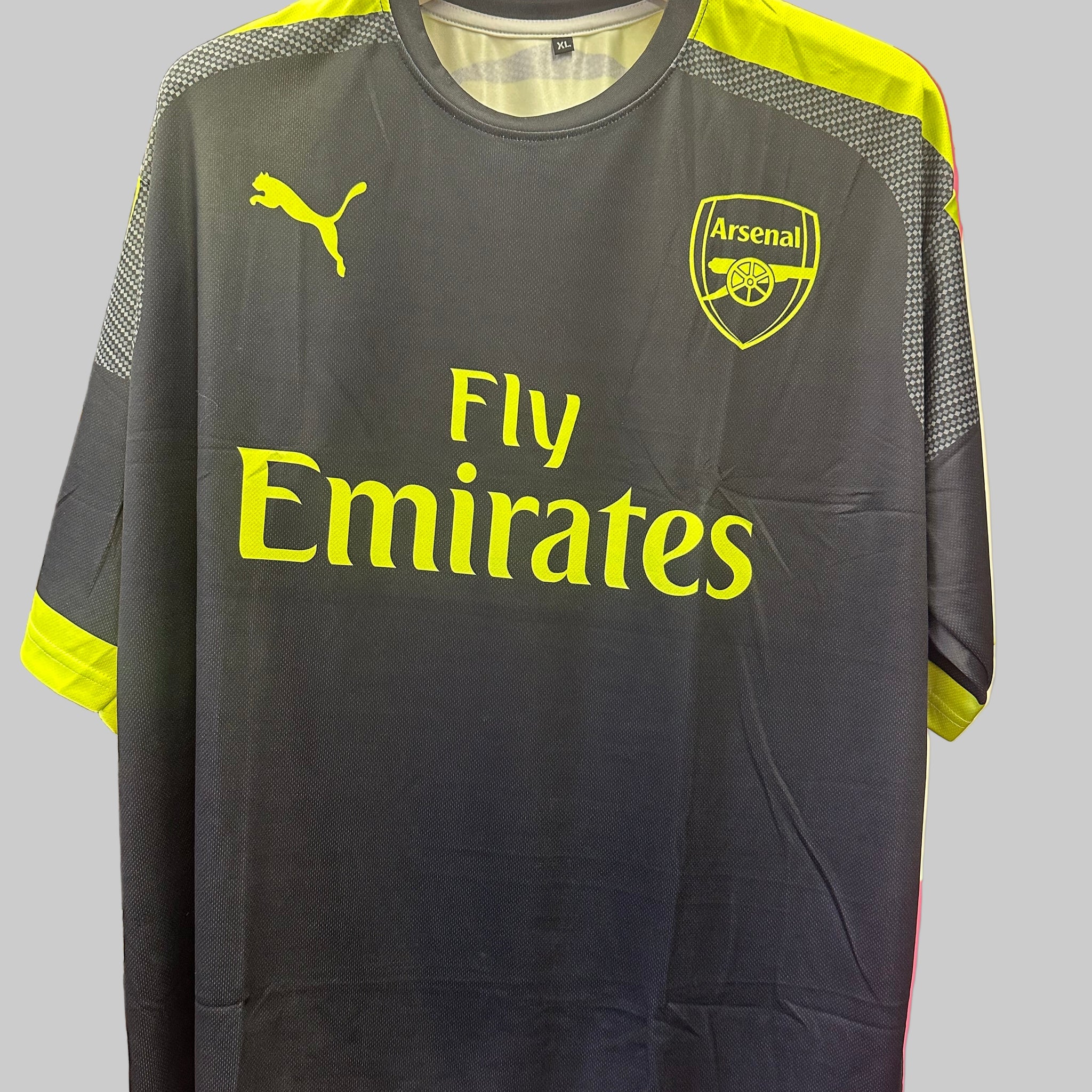Arsenal 2016/17 Home-Ozil