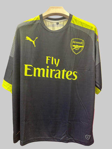 Arsenal 2016/17 Home-Ozil